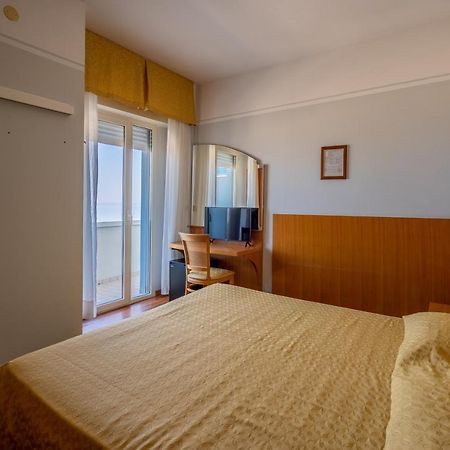 Hotel Astor Rimini Extérieur photo