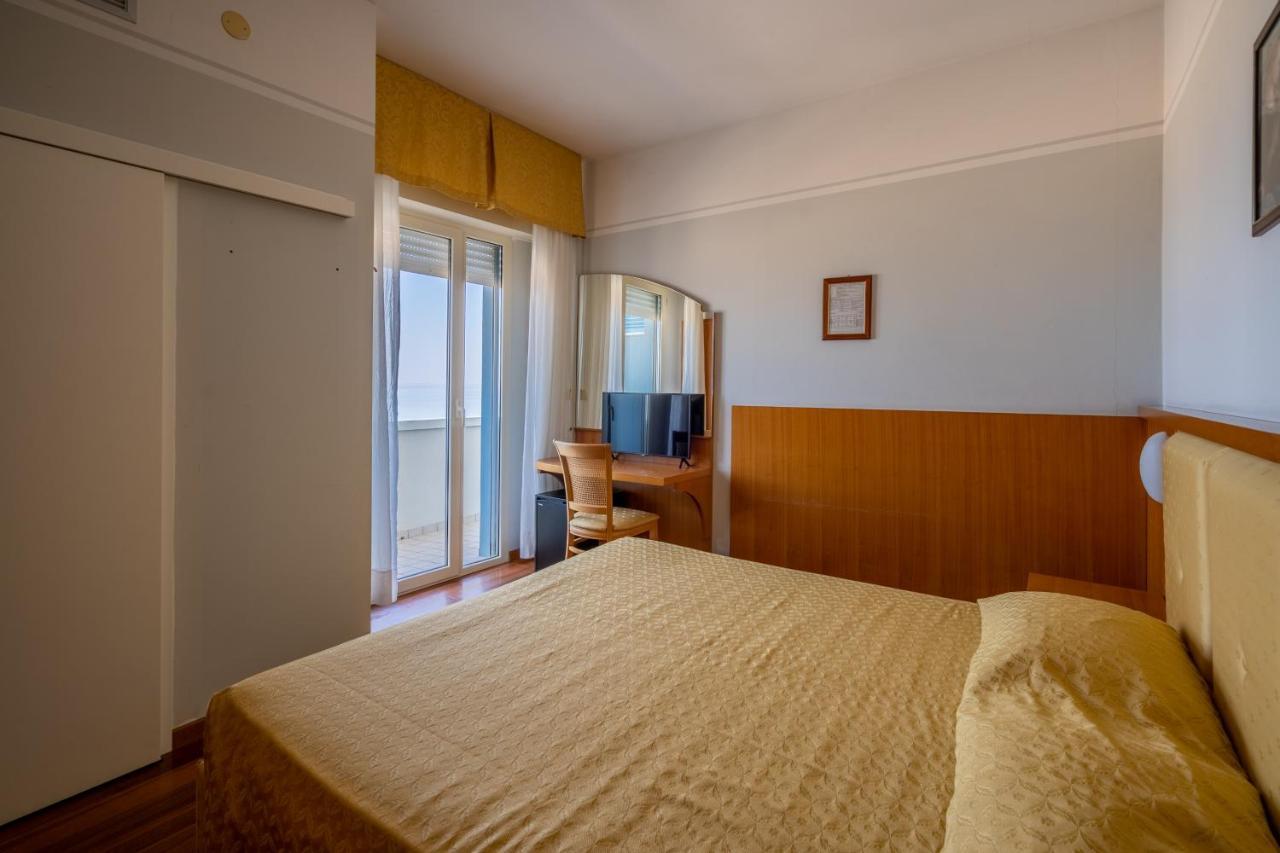 Hotel Astor Rimini Extérieur photo