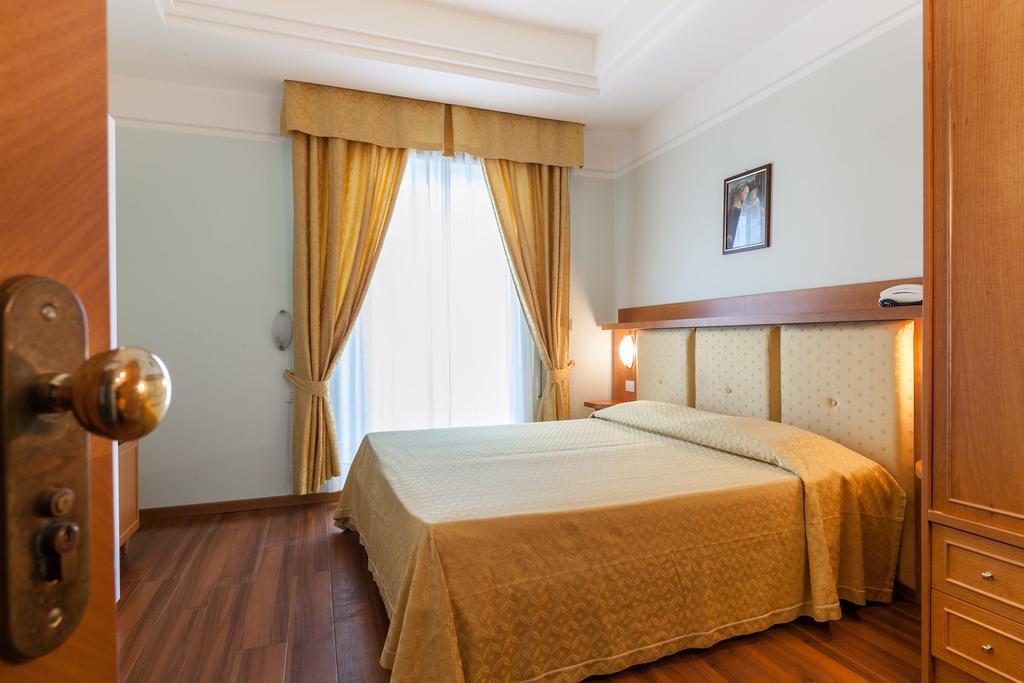 Hotel Astor Rimini Extérieur photo