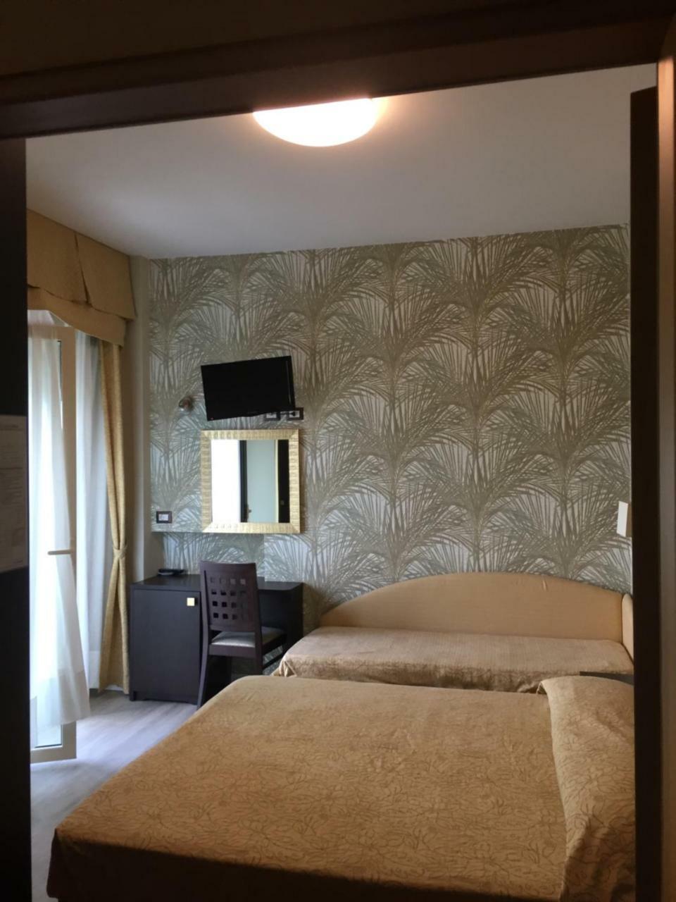 Hotel Astor Rimini Extérieur photo
