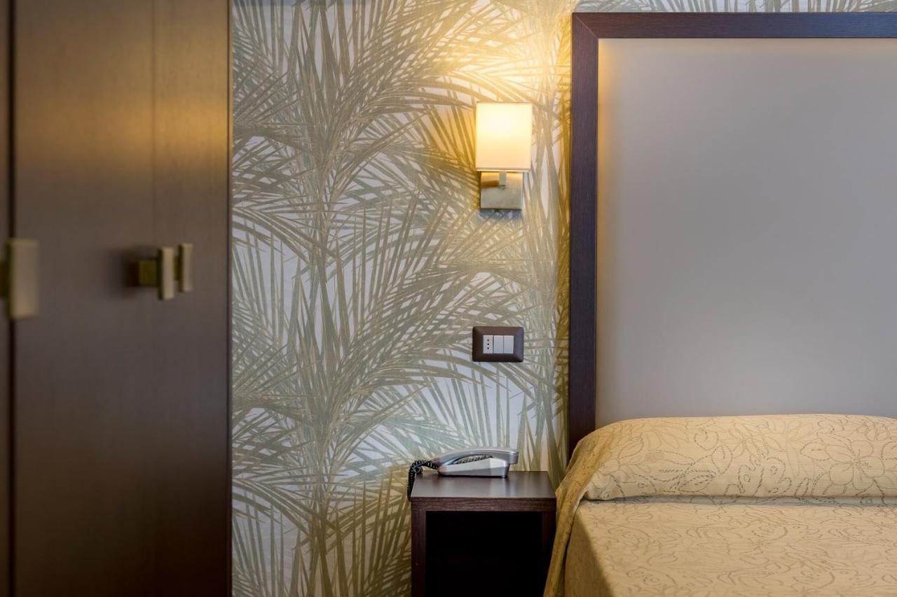 Hotel Astor Rimini Extérieur photo