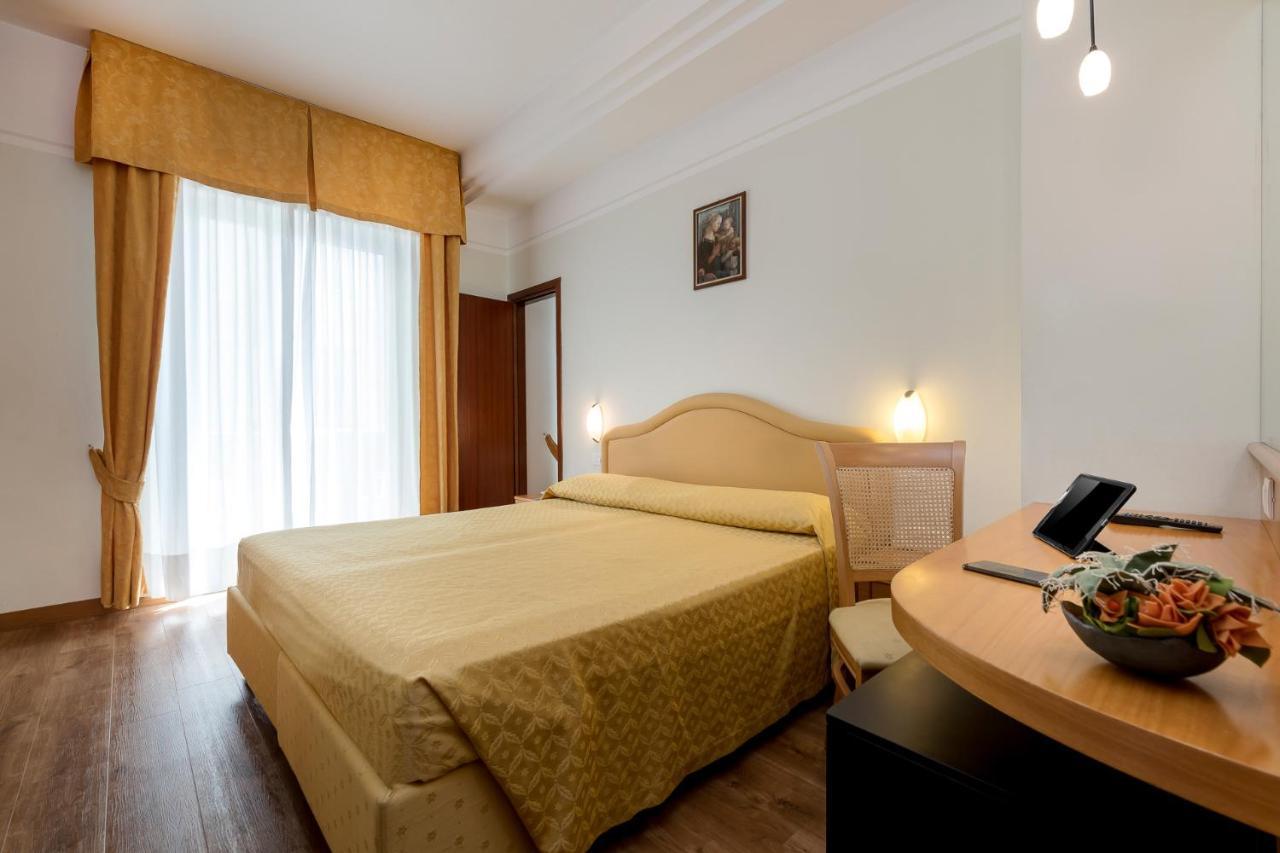 Hotel Astor Rimini Extérieur photo