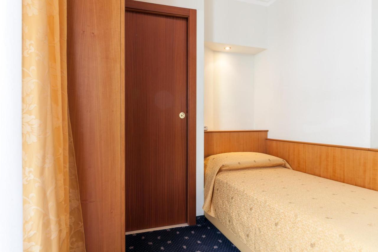 Hotel Astor Rimini Extérieur photo