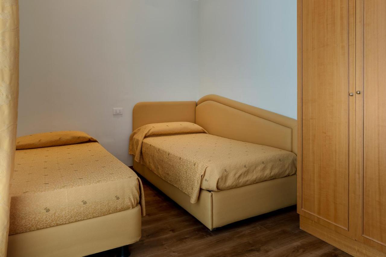 Hotel Astor Rimini Extérieur photo
