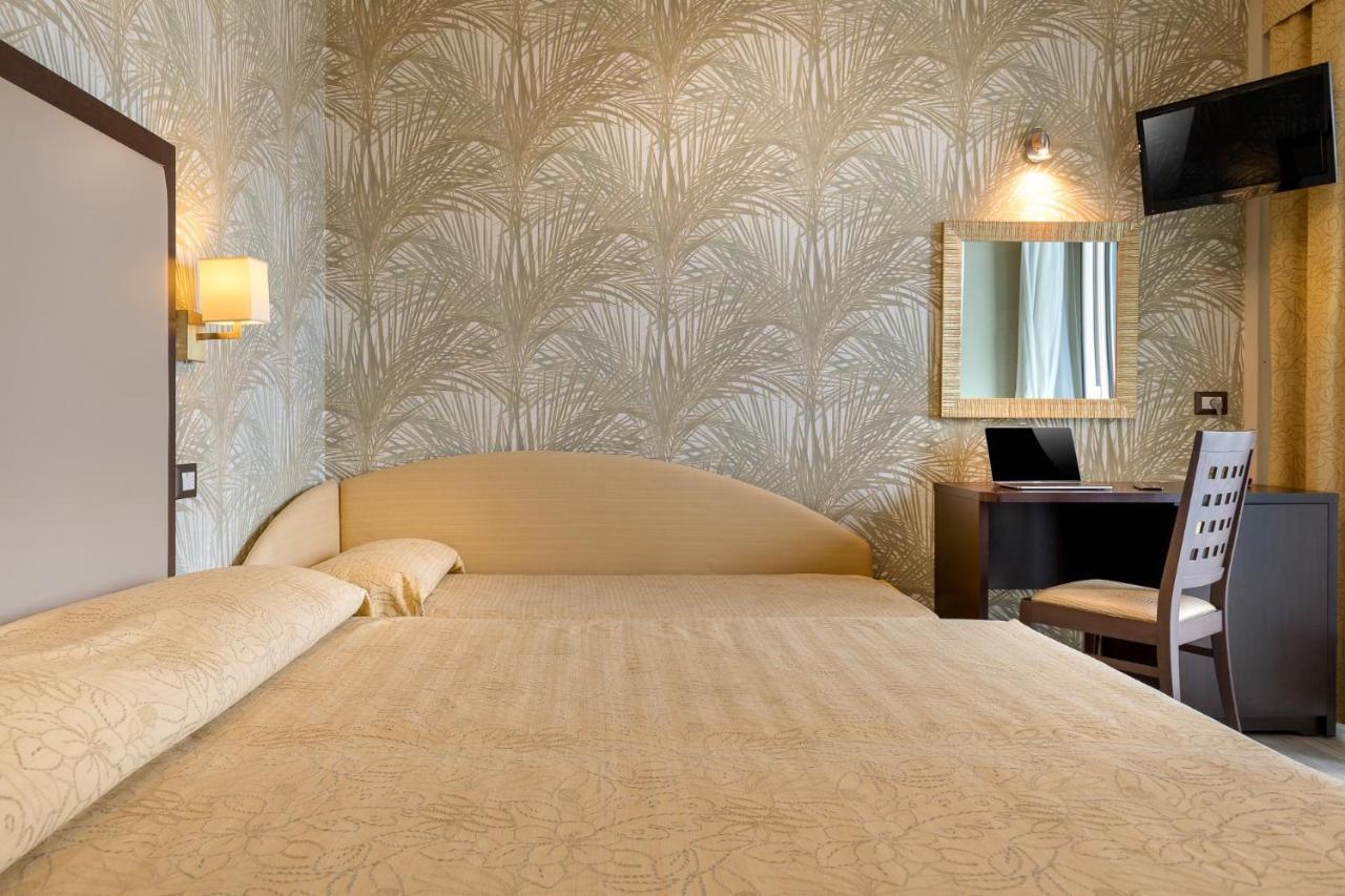 Hotel Astor Rimini Extérieur photo