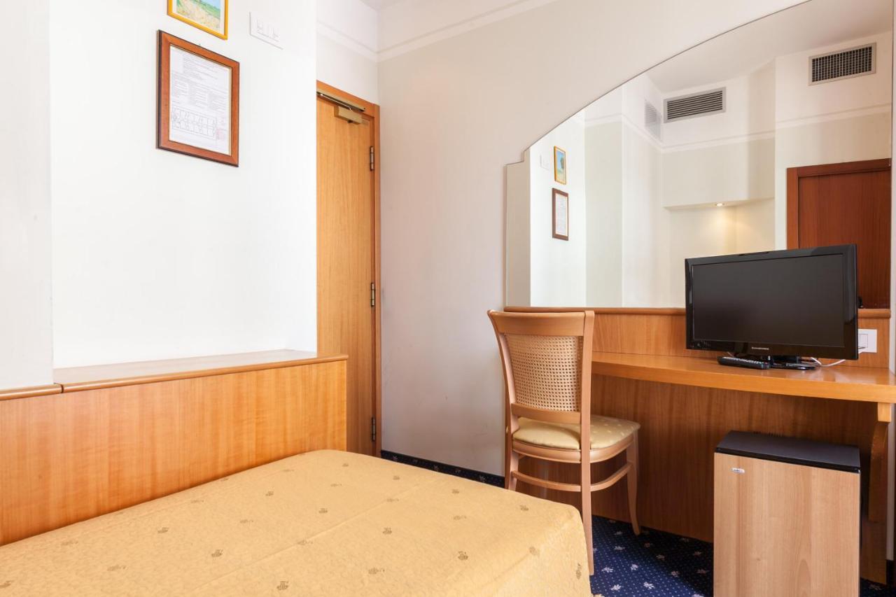 Hotel Astor Rimini Extérieur photo